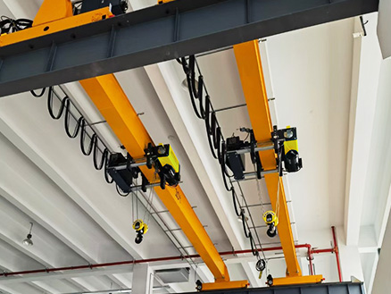 Two European – style single – girder cranes are being dispatched to Spain